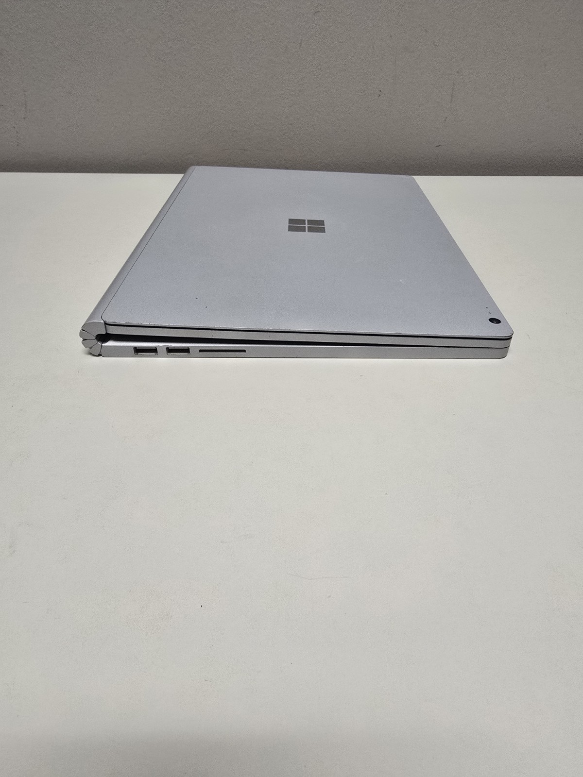 Read Microsoft Surface Book 2 | i7-8650U 8GB RAM 256GB SSD | NVIDIA 1050 Backlit