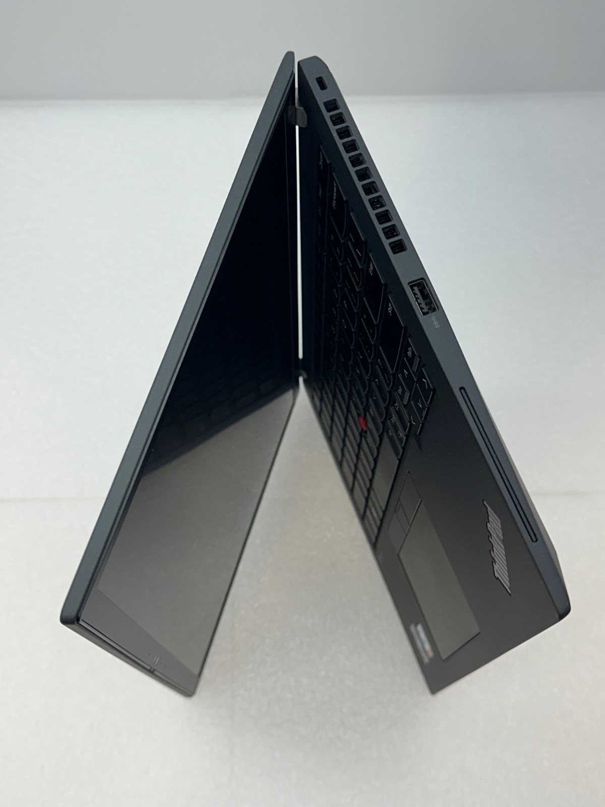 Lenovo ThinkPad T14s Gen 3 14″ WUXGA Intel Core i7-1270P 32GB 512GB LTE Version