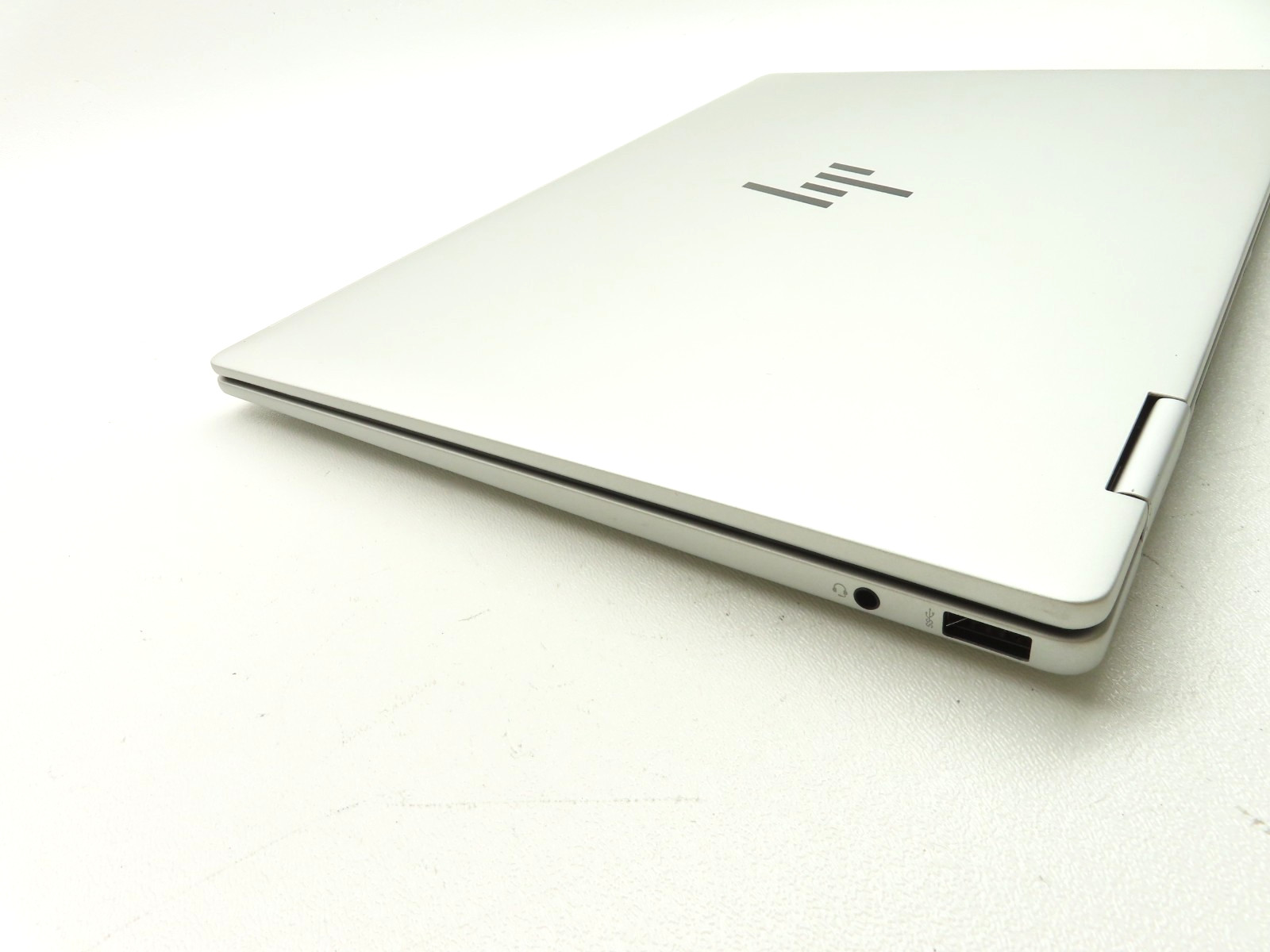 HP Envy x360 14-fa0023dx 14″ Touch AMD Ryzen 7 8840HS 3.3GHz 16GB RAM 1TB SSD