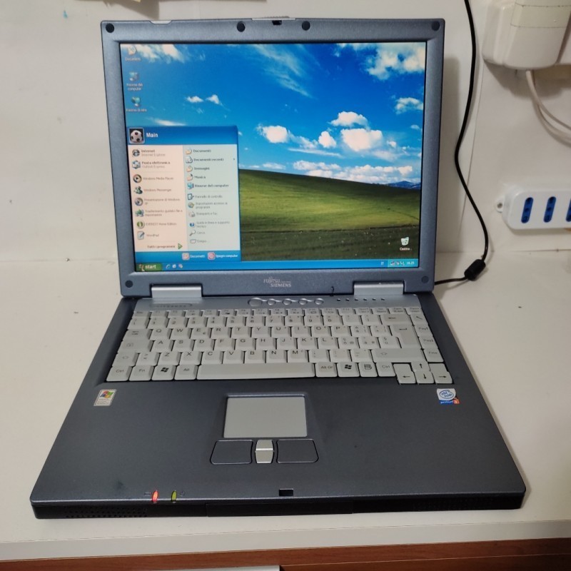 Laptop with Floppy Player PC Notebook Windows XP Serial Port 2.00GHz 21071