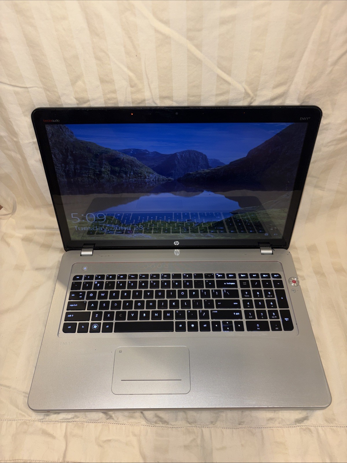 HP Envy 17-3077nr 17.3″ Notebook – i7-2670QM 2.20 GHz, 8 GB, 1 TB, Win 10