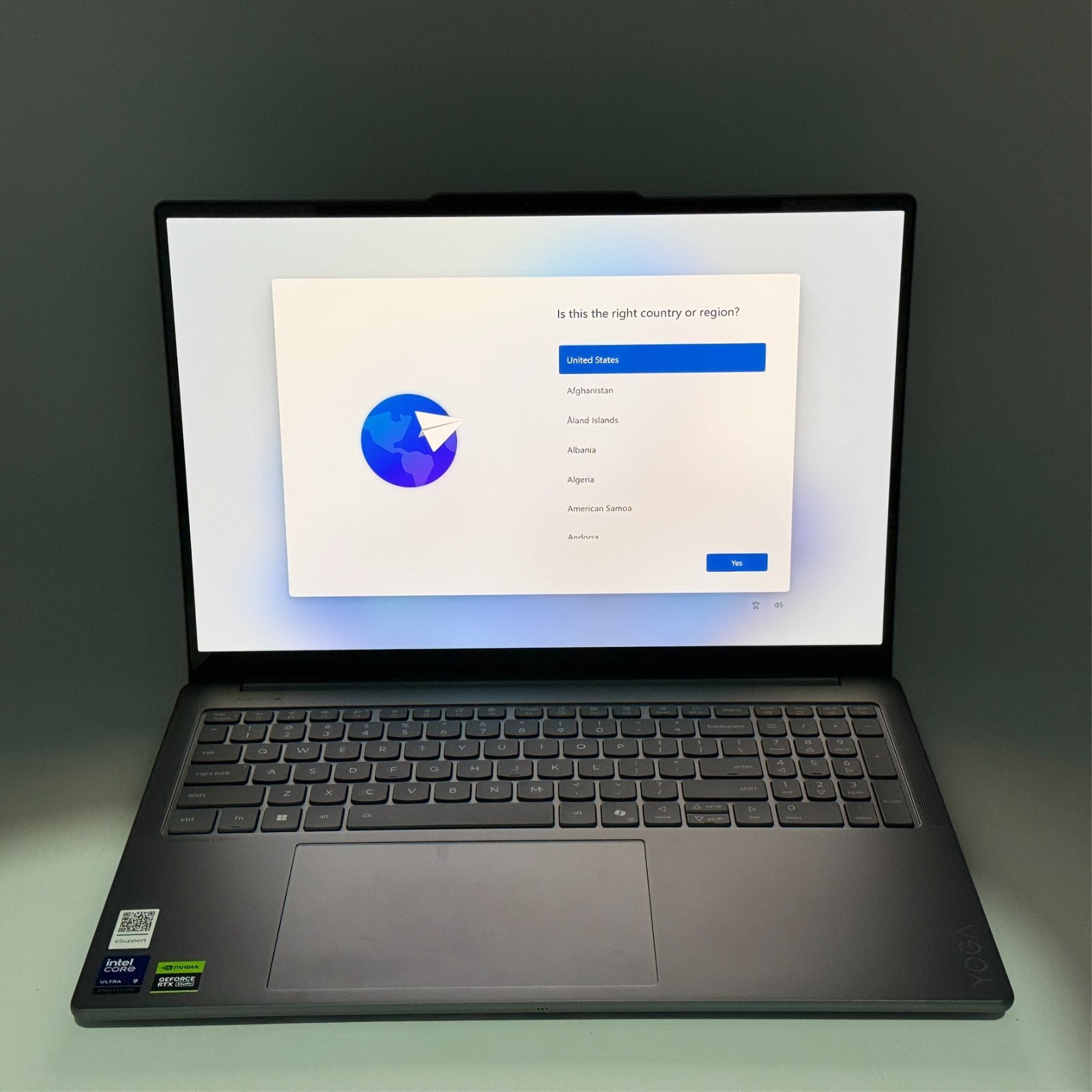 Lenovo Yoga Pro 9i 16″ 2.8K OLED Touch Ultra 9 285H RTX 5050 32GB 1TB Luna Grey