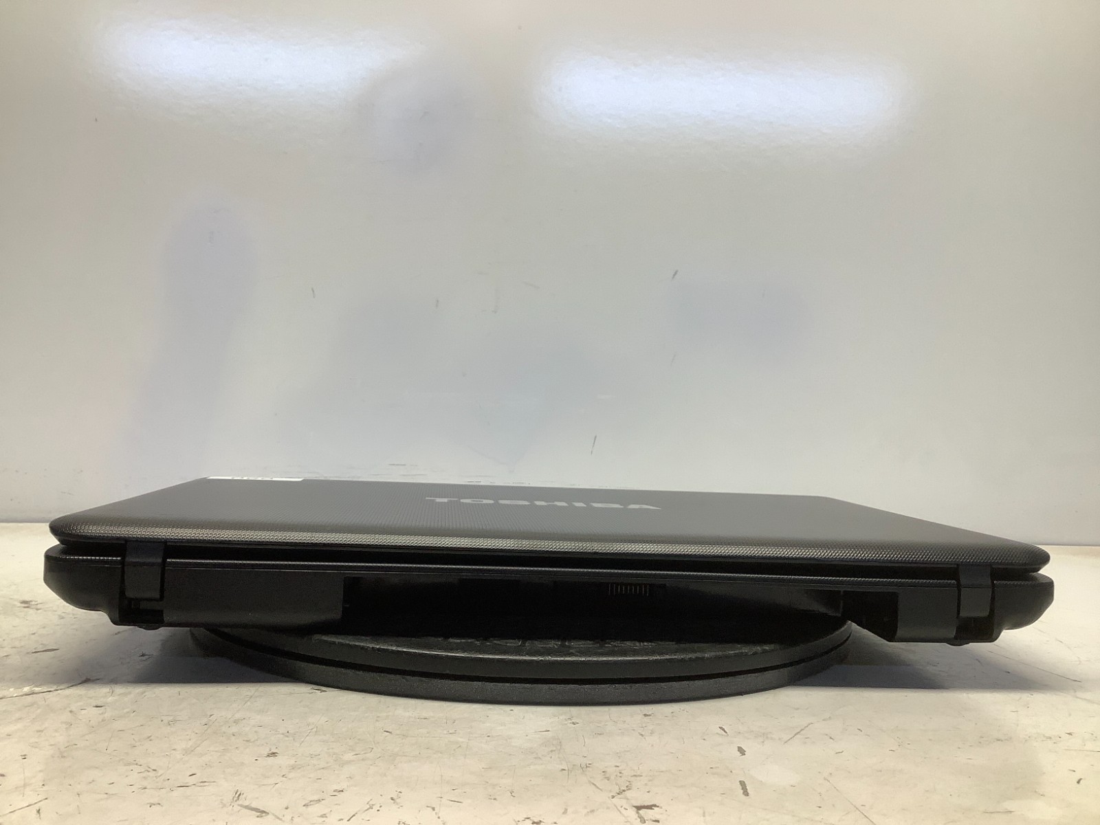 Toshiba Satellite C655D-S5518 AMD E-300 1.3GHz 4 GB NO HDD