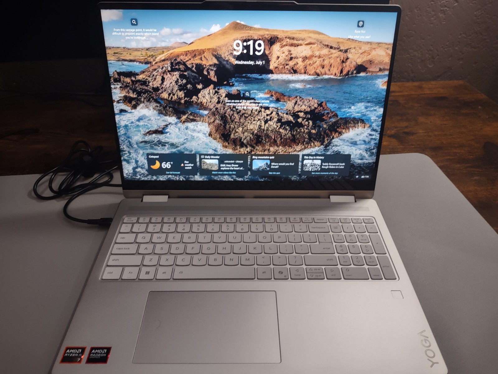 Lenovo Yoga 7 2-in-1 Ryzen AI 7 350 16GB RAM AMD Radeon 860M 1TB SSD