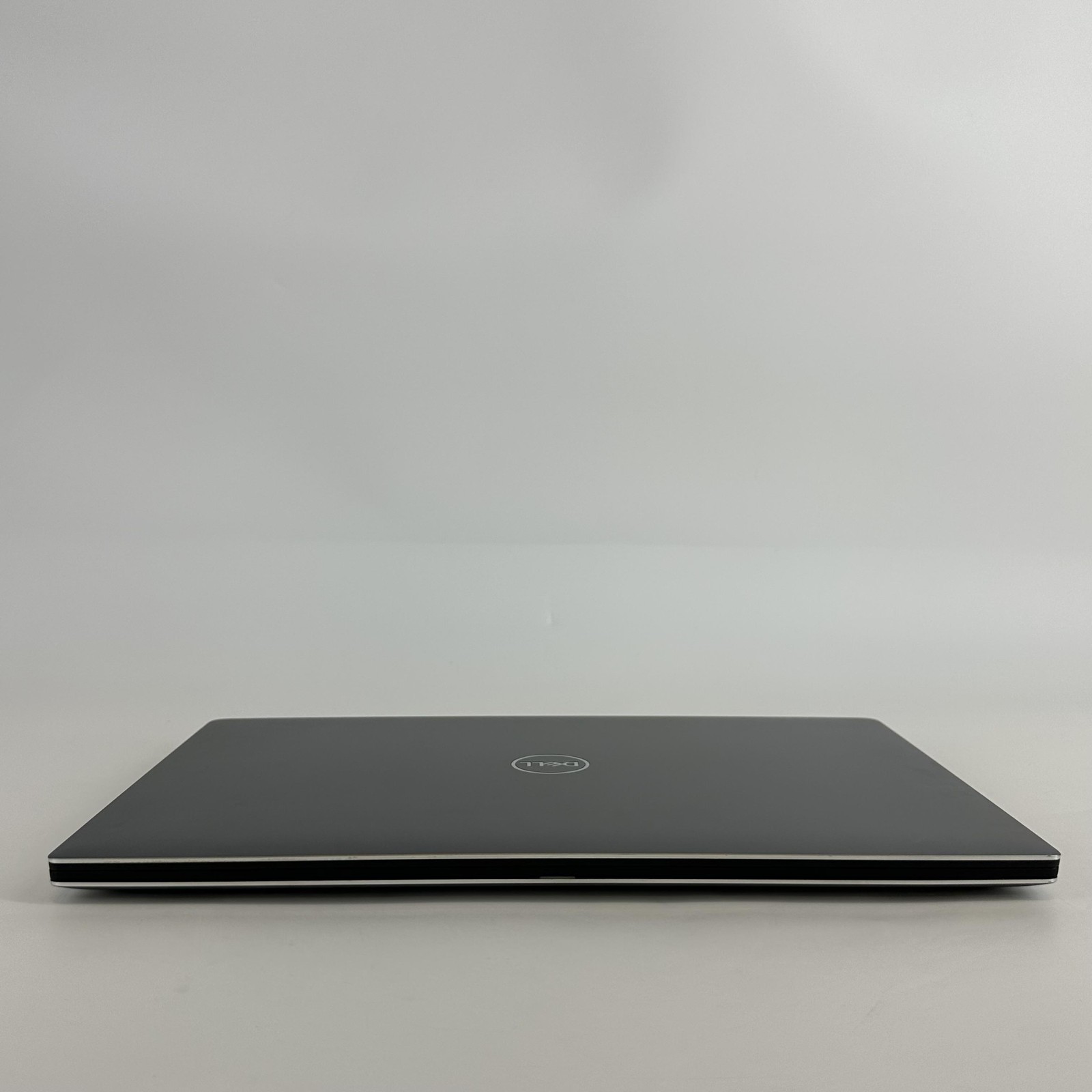 Dell Precision 5540 15.6 Gray FHD Xeon E-2276M 2.80GHz 64GB 2TB SSD Quadro T2000