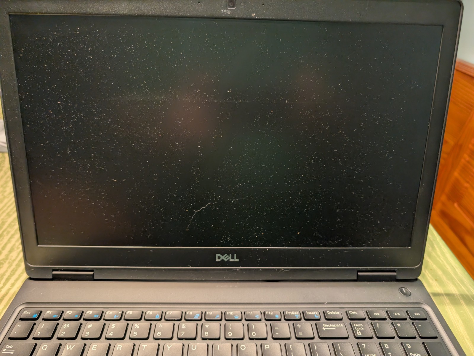 Dell Latitude 5590 Intel i5-8350U 8GB RAM 256 GB NVMe, Wi-Fi 5/BT 4.2 Win 11 Pro