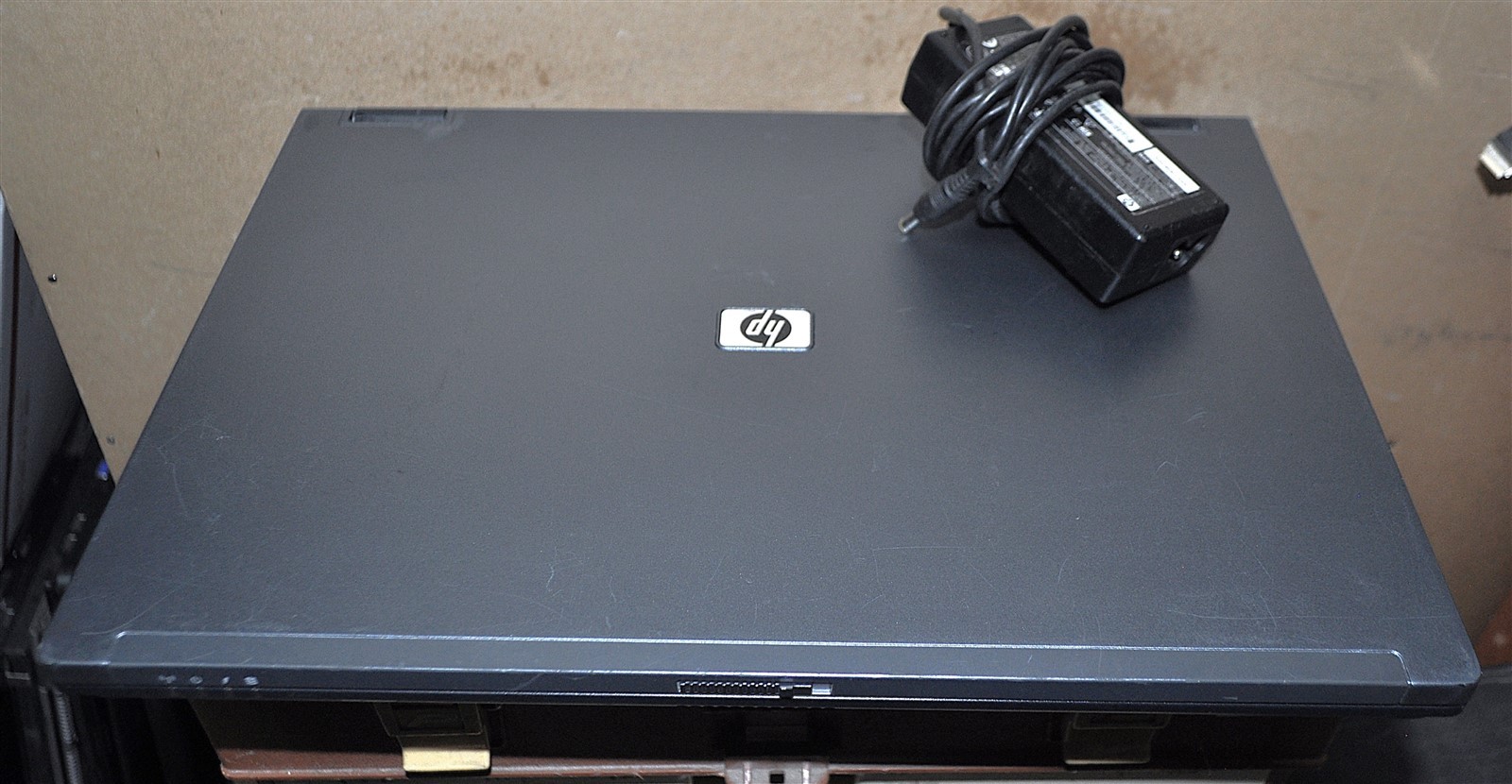 HP/COMPAQ nw8240 LAPTOP 1GHz PENTIUM M 120 GIG HD CDR + DVD/RW GOOD CONDITION