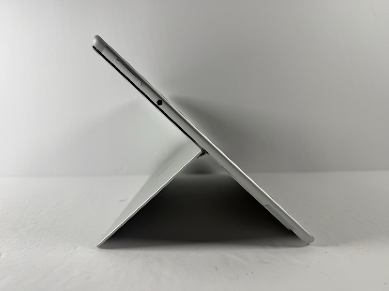 Microsoft Surface Pro 8 (1982) i5-1145G7 – 16GB RAM – 256GB 120Hz – Win 11 Pro