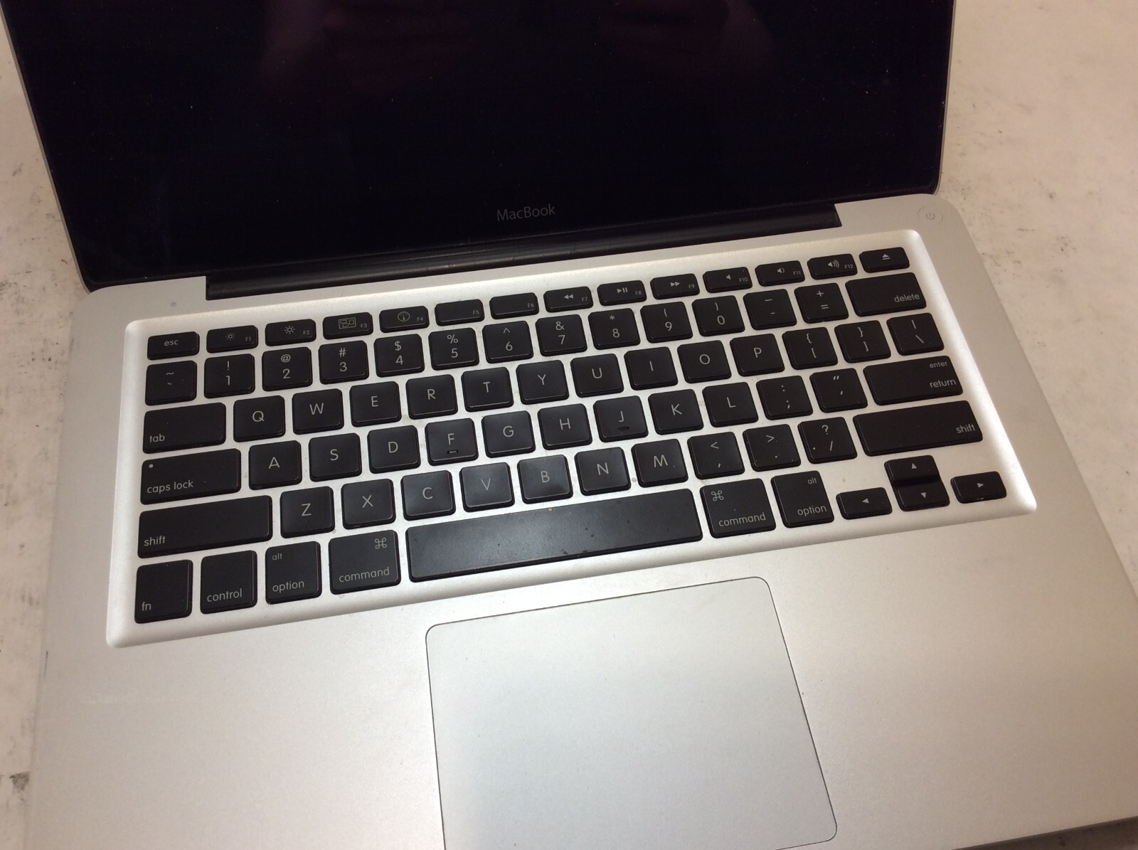 MacBook Pro 5,1 Late 2008 Laptop 13″ Intel Core 2 Duo 2.0GHz WON’T BOOT -PP