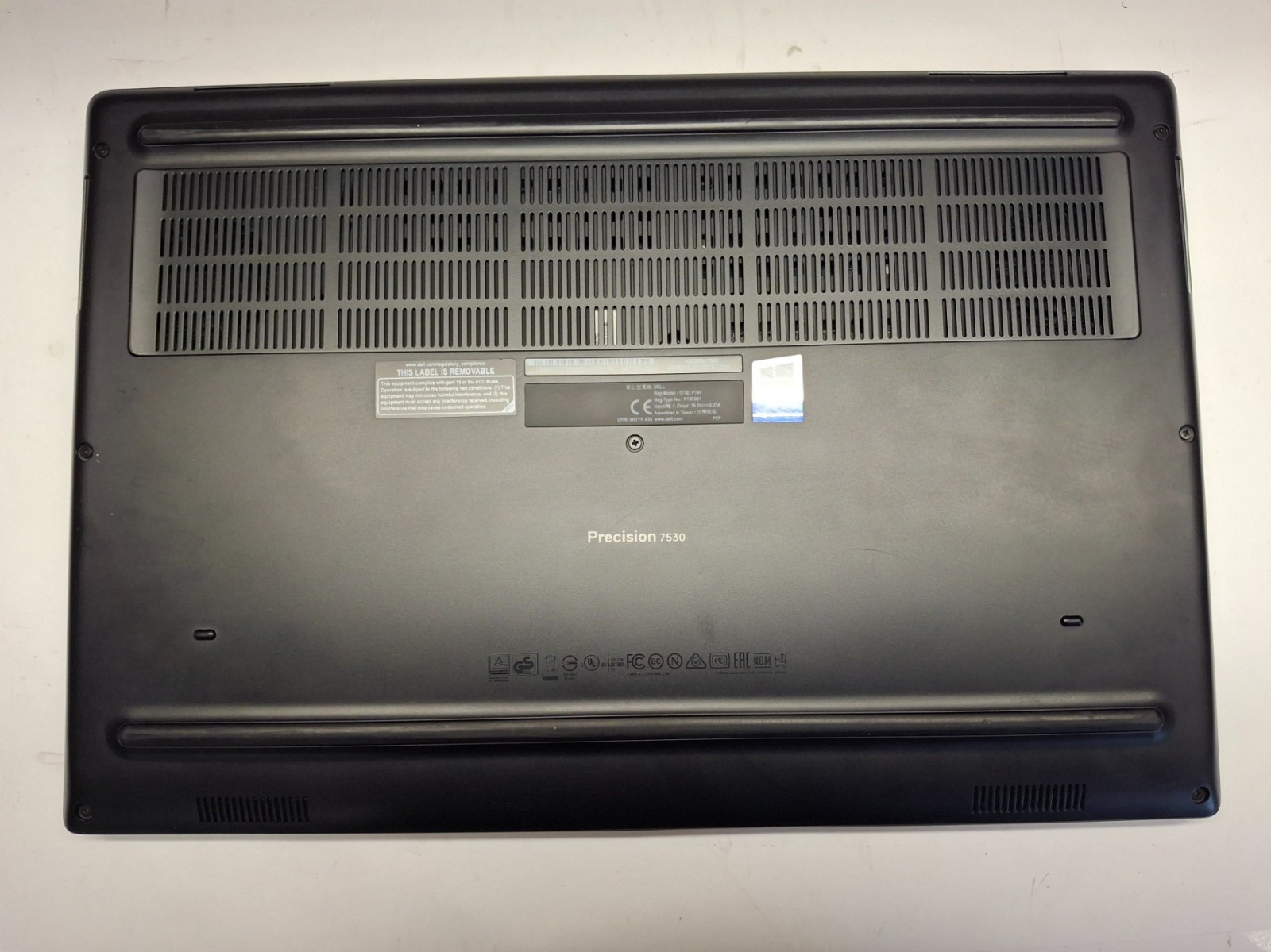 Dell Precision 7530 i7 8850H @ 2.60 GHz 512 GB 32 GB 15.6″ FHD