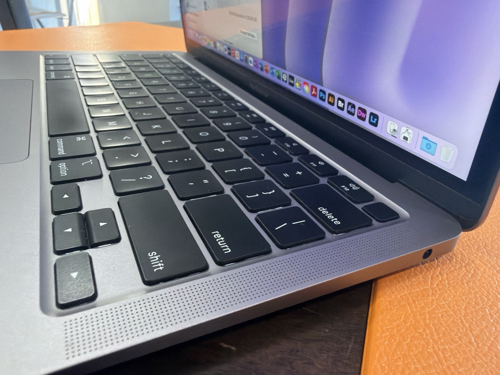 APPLE MACBOOK AIR 13” 2020 QUAD CORE i5 8GB RAM 256GB SSD! FAST 💨!!