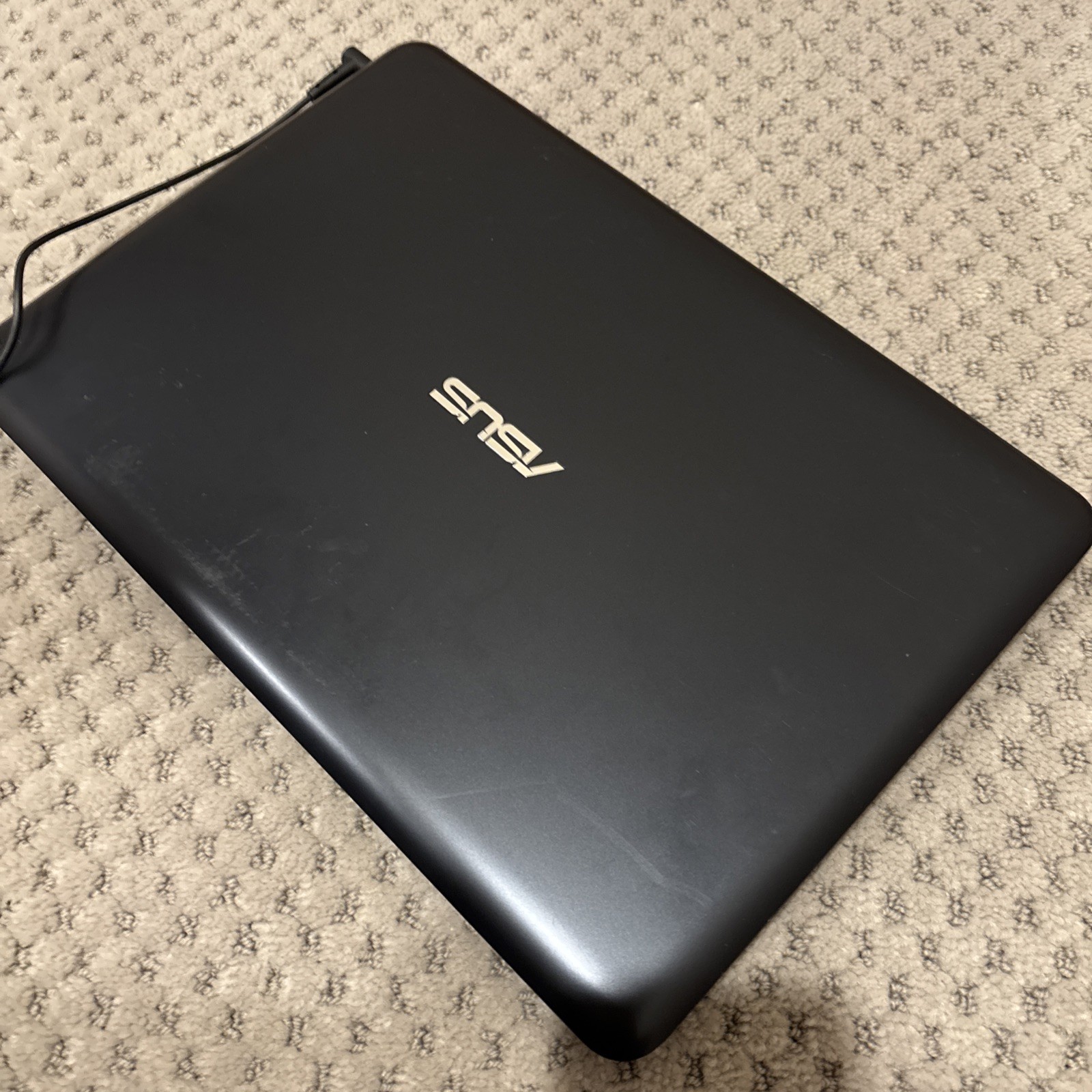 ASUS L402W Laptop Computer & Charger 4GB Ram Windows 10 S AMD E2 NEEDS BATTERY