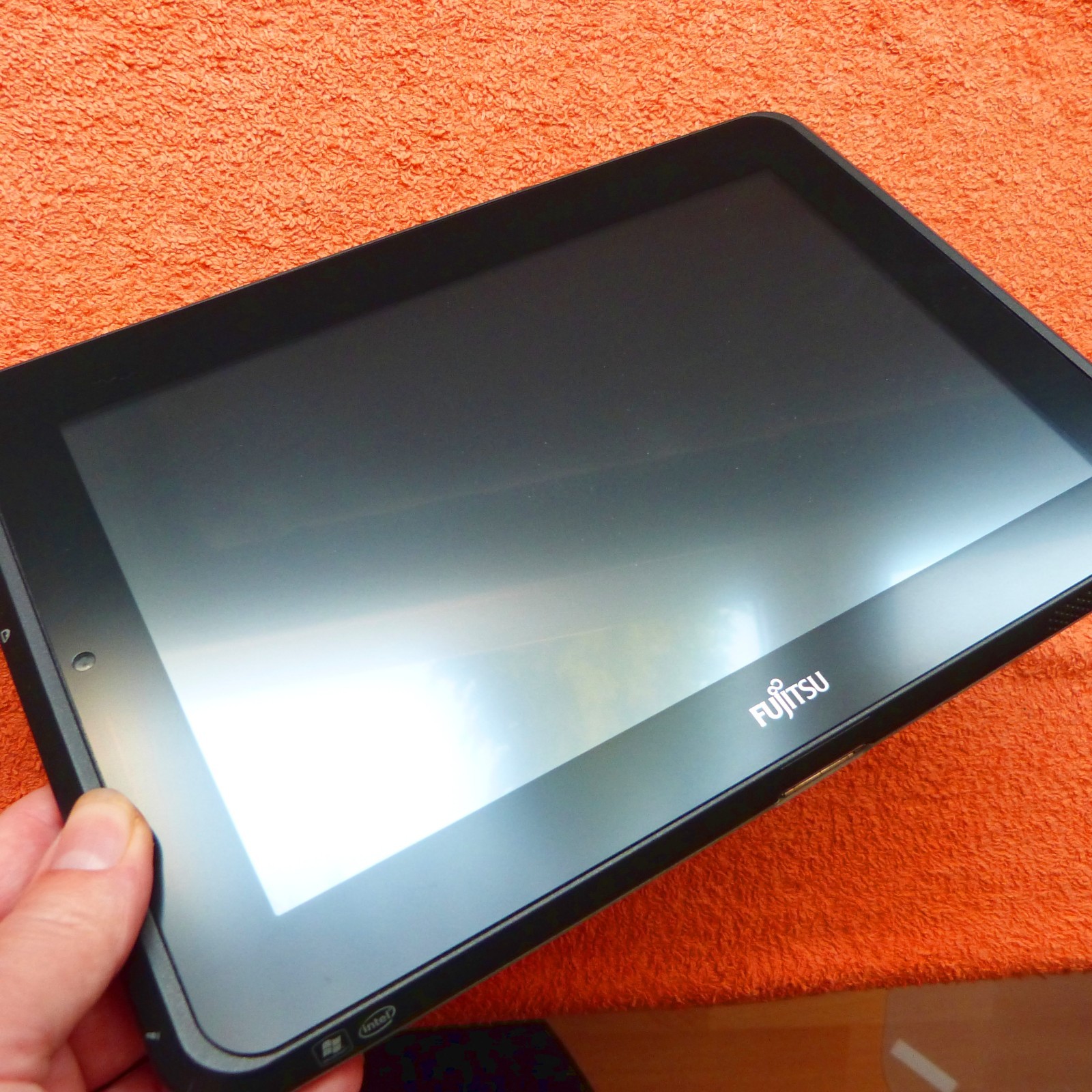 Fujitsu Q550 Convertible Tablet PC 10″ TOUCHSCREEN l EXTRAS l Windows 7 PRO
