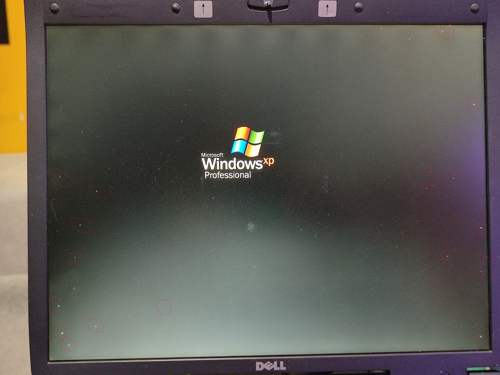 Vintage DELL INSPIRON 8000 PP01X /ATI Mobility 32MB /Windows XP /Laptop&Charger