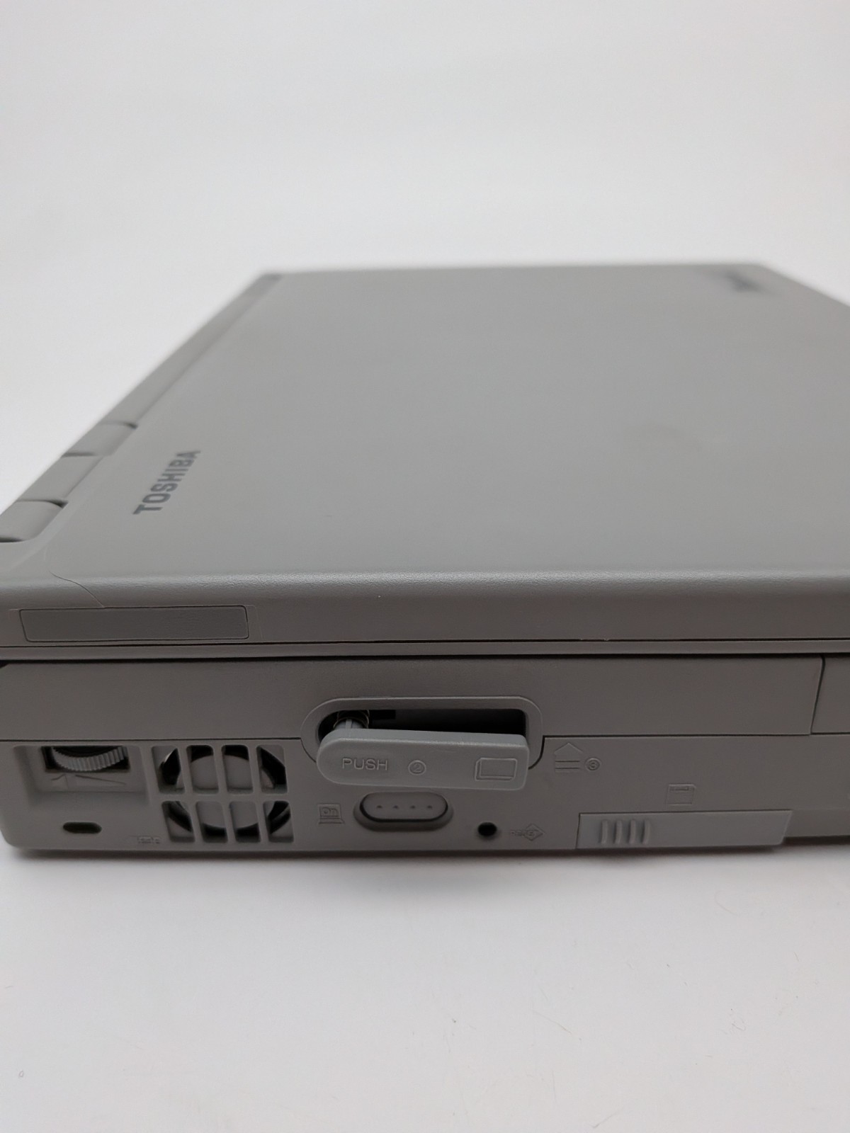 Vintage Toshiba Tecra 500CDT Notebook Computer w/HDD RAM WIN 95 *WORKS*