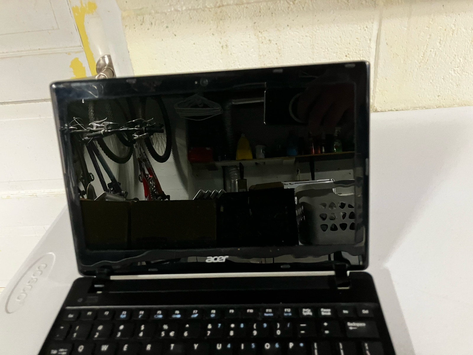 AS-IS Acer Aspire One AO756 11.6″ Laptop (1.4GHz Celeron, 4GB RAM, NO HDD)