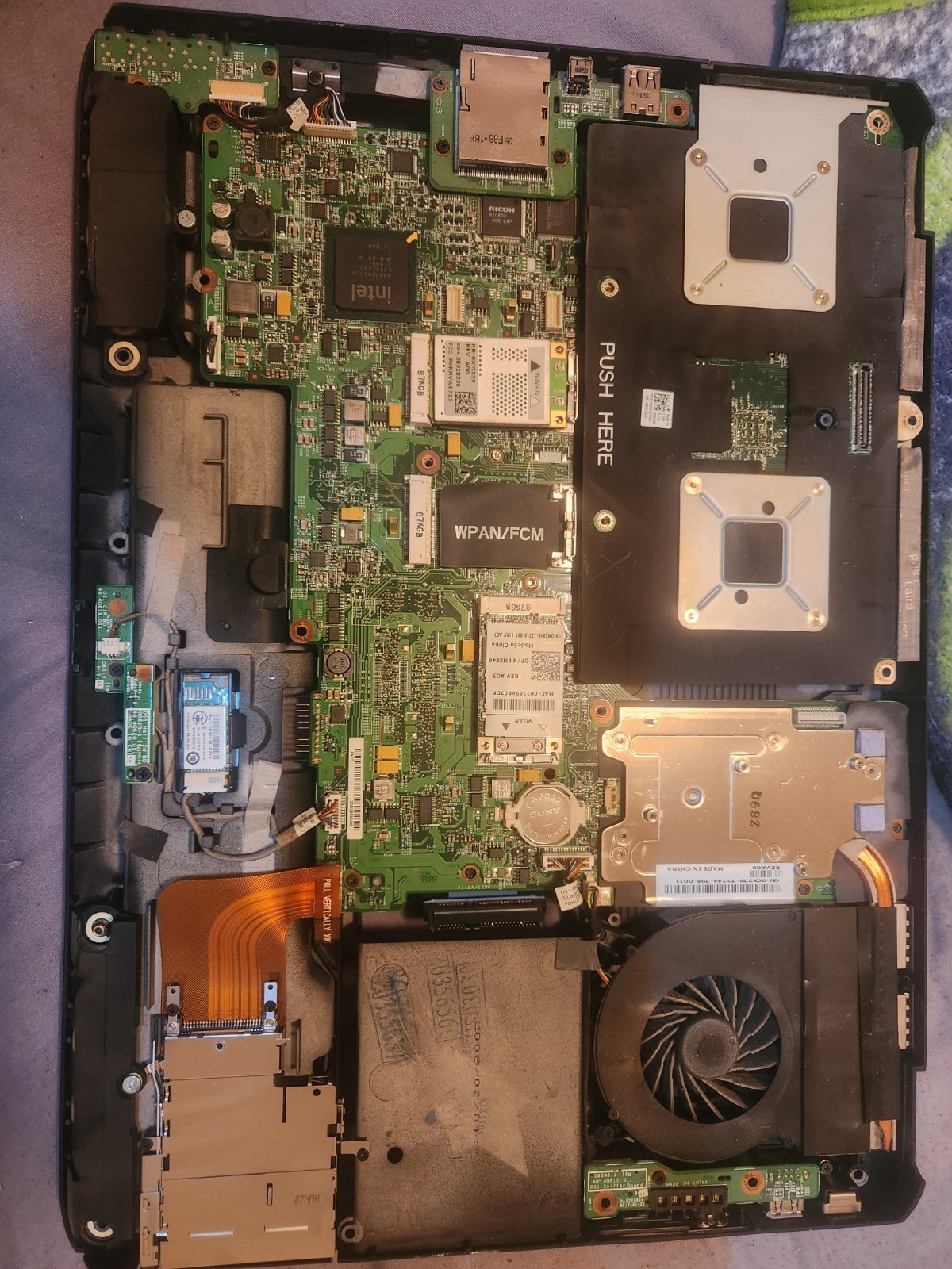 Dell XPS M1730, Intel® Core™2 Duo CPU 9300 @ 2.50 GHz, NVIDIA GeForce 8700M, 2TB