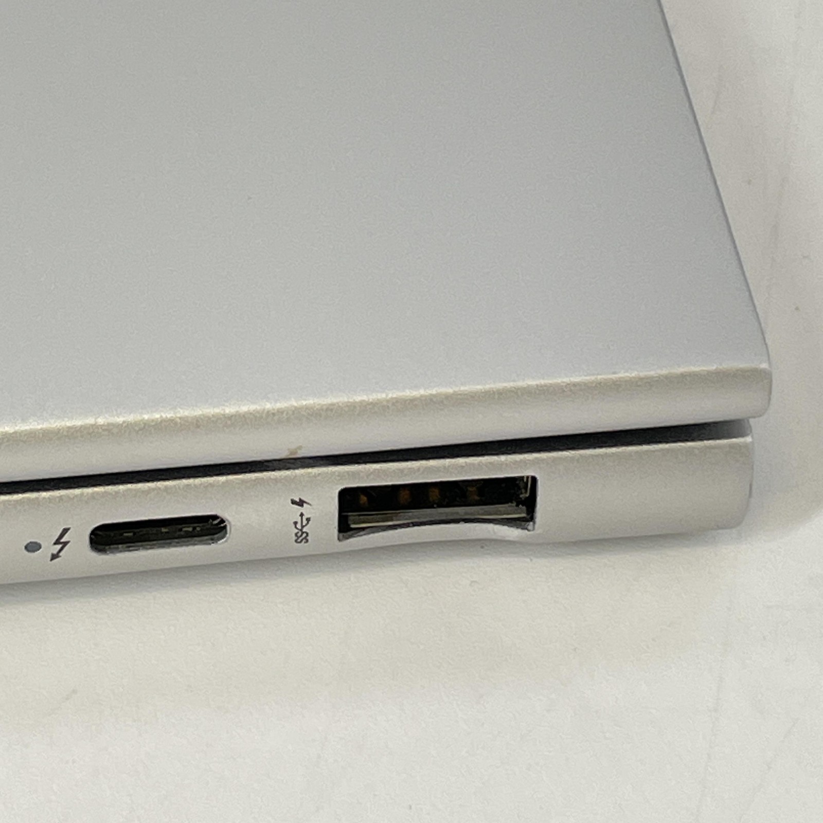 HP Envy 17 Silver FHD TOUCH 2.1 GHz i7-1260P 12GB 512GB SSD Good