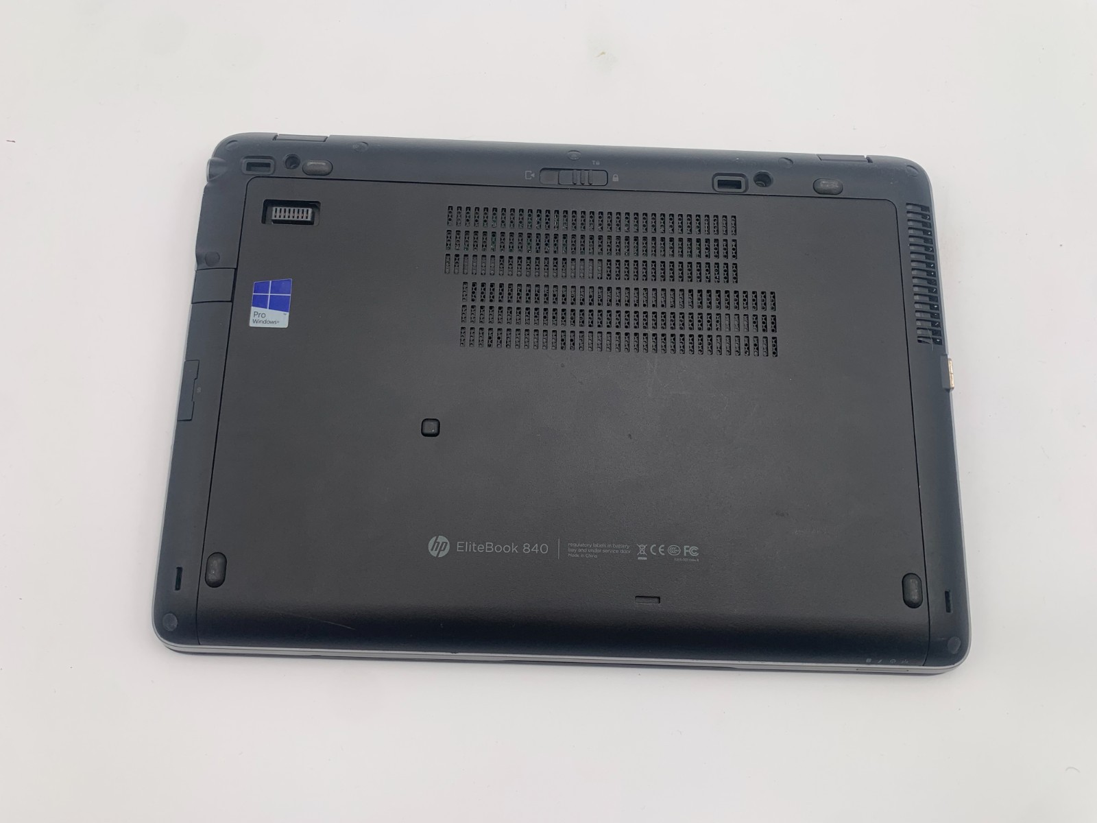 HP EliteBook 840 G2 Laptop with 14 Inch HD Display, Intel Core i7 CPU, 235GB SSD