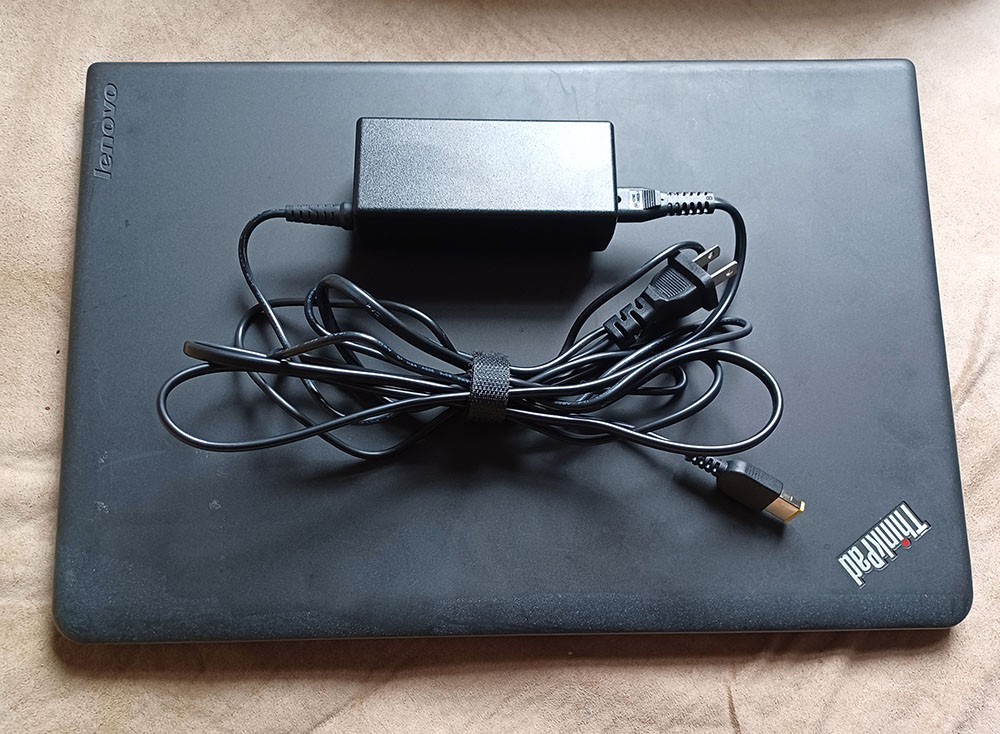 Lenovo ThinkPad E560 15.6″ Core i5-6200U @ 2.3GHz 4GB RAM 500GB HDD Win 10 Pro