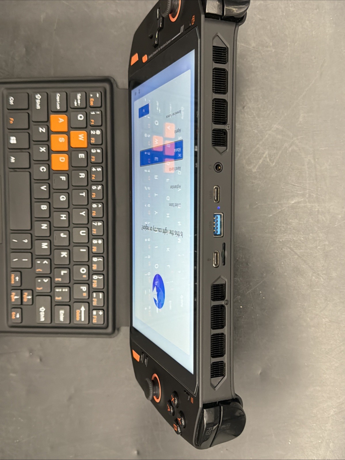 USED OneXPlayer Handheld Gaming PC (i7-1195G7 16GB RAM 2TB SSD W11) Black/Orange