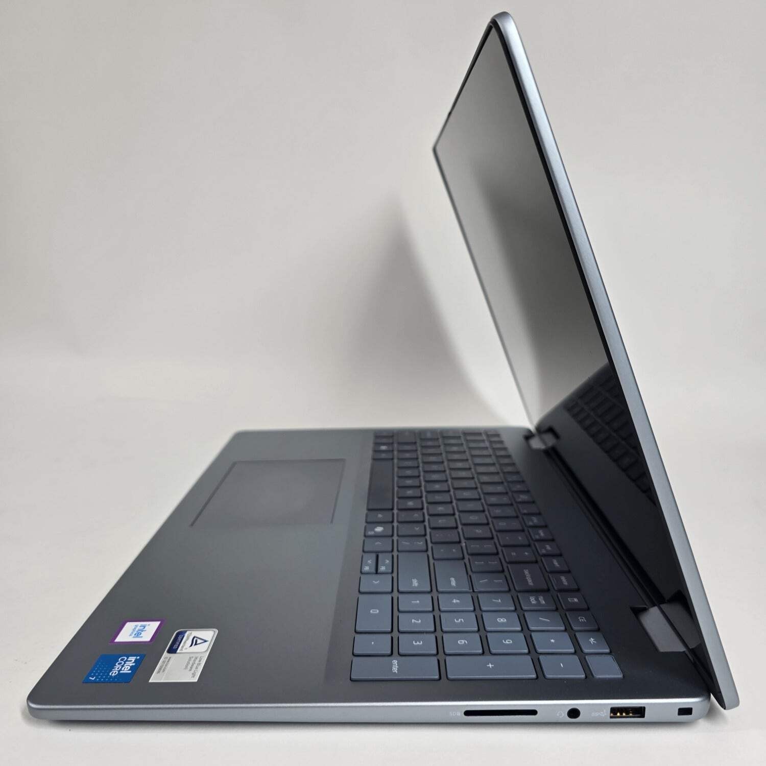 Dell Inspiron P131F 16″ Core Ultra 7 150U 1.8GHz 32GB RAM 1TB SSD