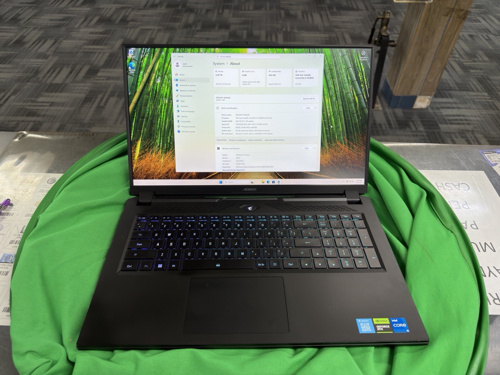 GIGABYTE AORUS 7 9KF-E3US513SH 17.3″ FHD RTX 4060 Laptop i5 16GB Win 11