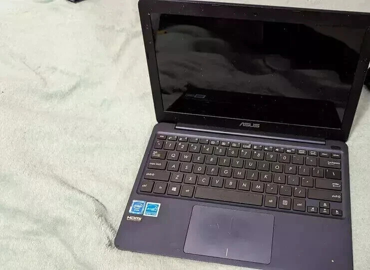 Original Asus X205T Laptop Windows 10 32GB extra 16GB Storage with New Charger