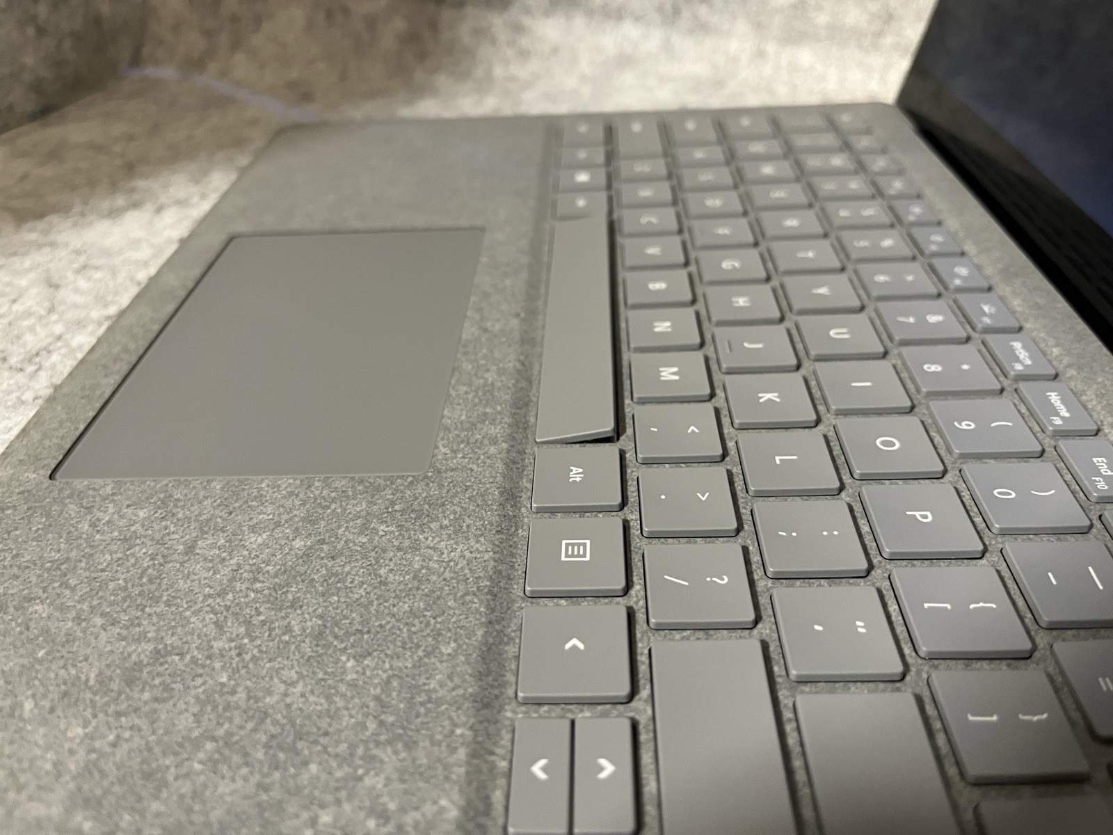 Microsoft Surface Laptop 2 i7-8650U @ 1.90GHz 16GB 512GB SSD Touch screen W-11 P