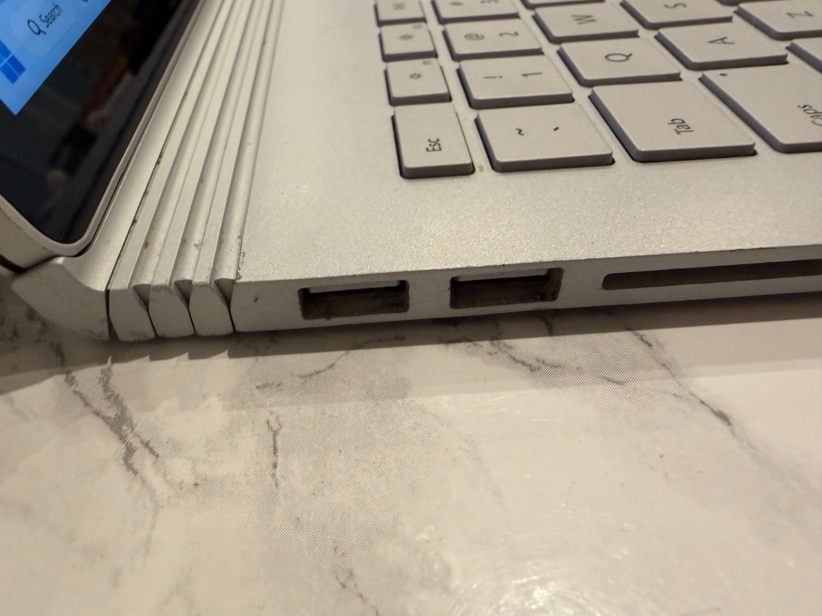 Microsoft Surface Book 2 1832 13.5″ i5 8350U 1.70GHz/ 8GB / 256GB SSD / Adapter