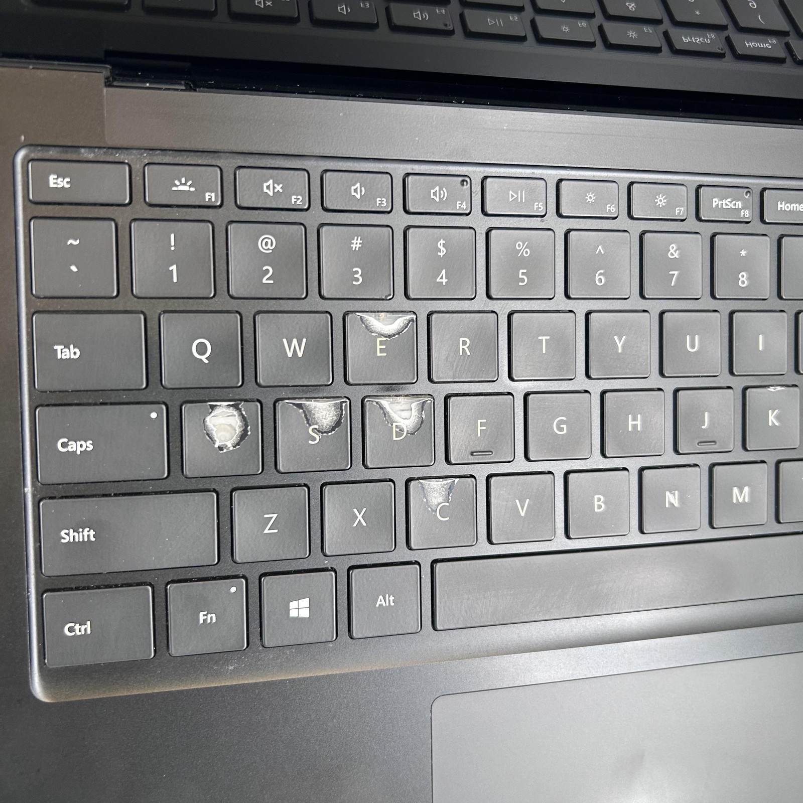 Microsoft Surface Laptop 4 13.5 2K TOUCH i7-1185G7 3.00GHz 16GB 256GB- WORN KEYS