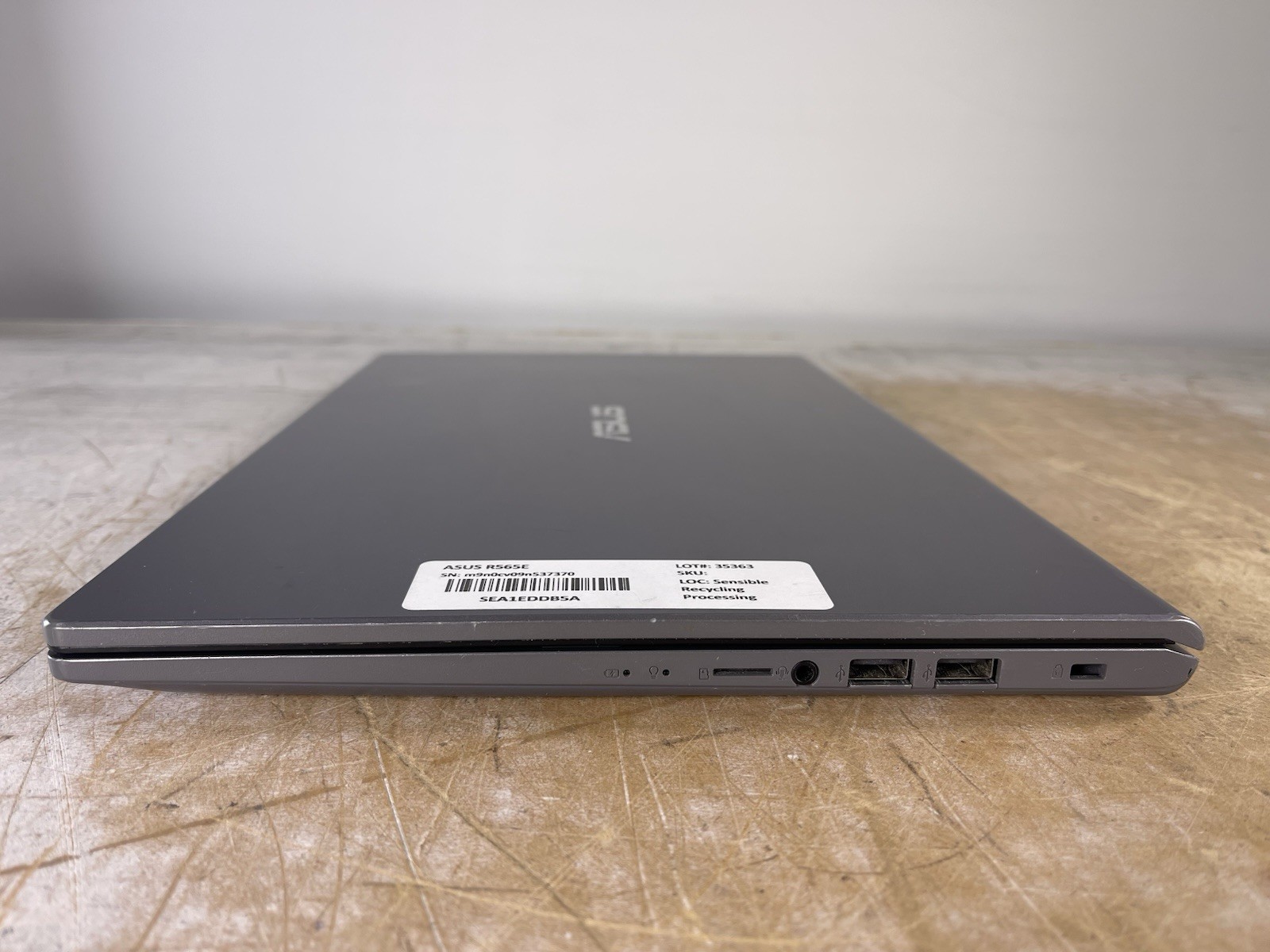 ASUS VIVOBOOK R565E i5-1135G7 @ 2.40GHz, 8GB RAM, NO HDD/OS