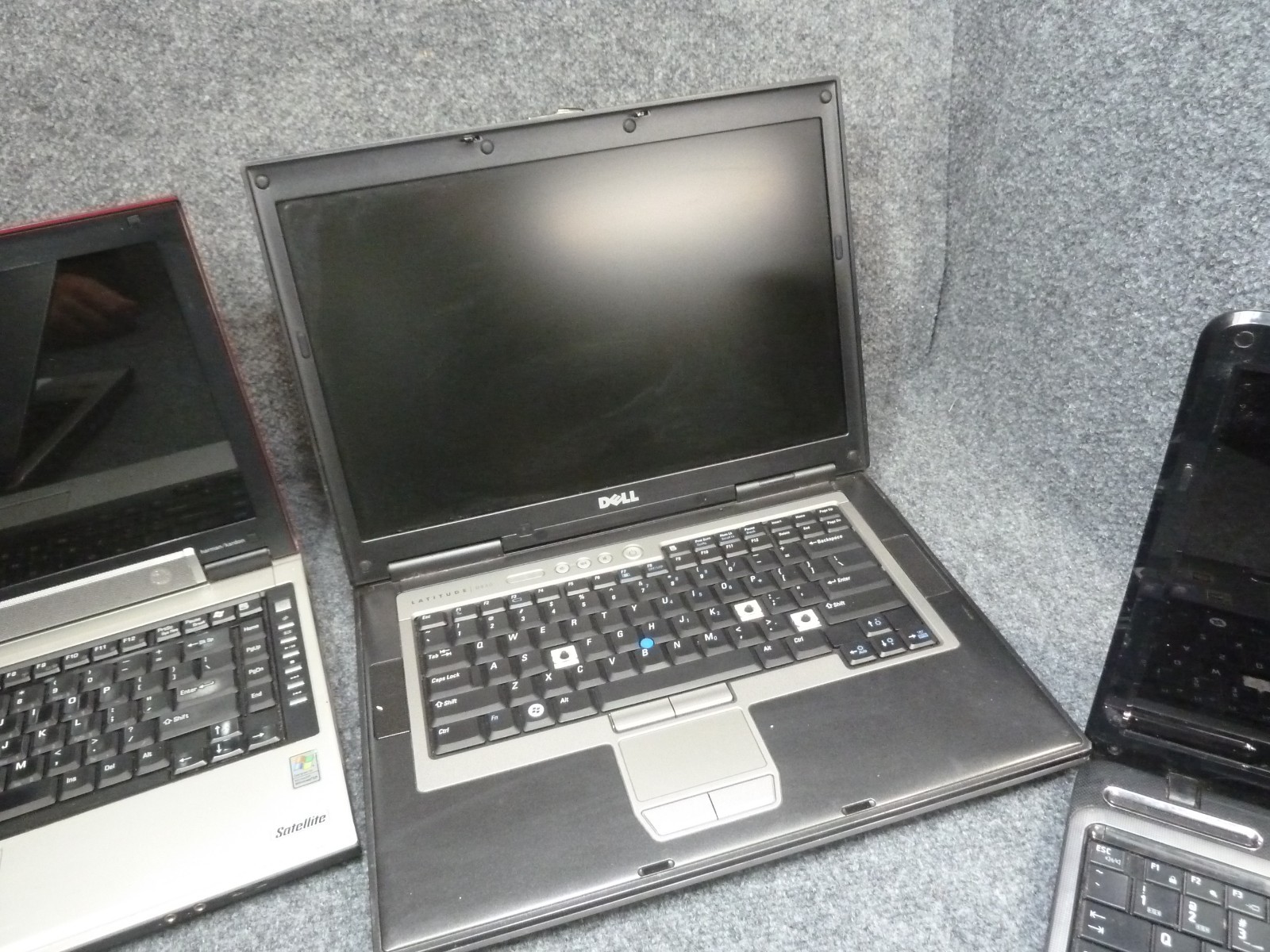 Lot of 4 Mixed Laptops DELL,TOSHIBA See Description for Specs