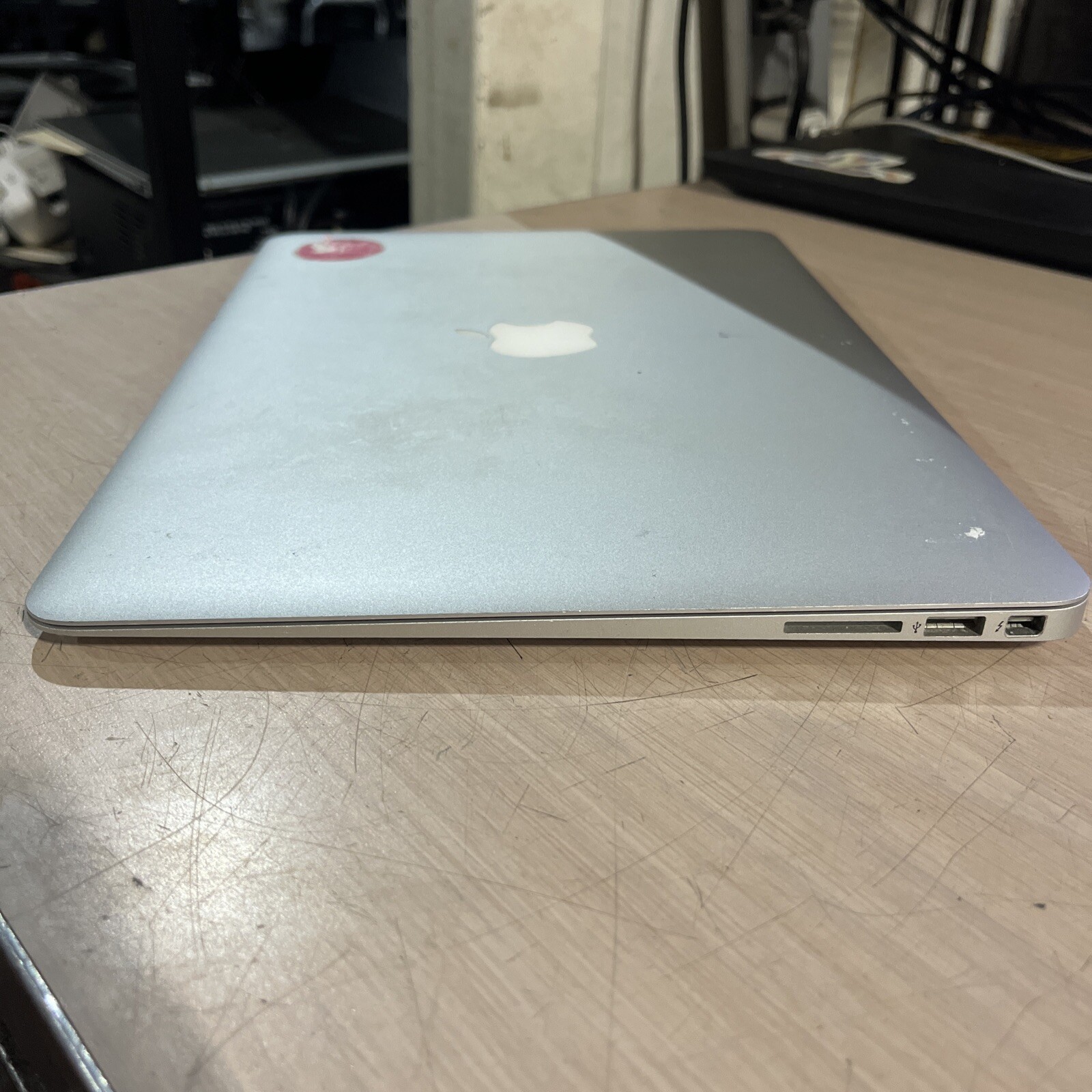 APPLE MACBOOK AIR 13″ MID-2013 CORE I5-4250U 1.3GHZ 4GB RAM