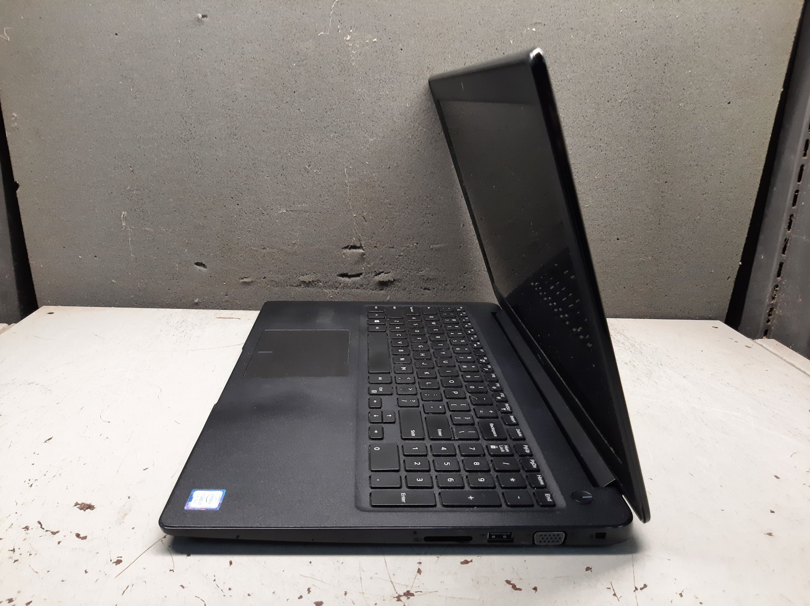 Dell Latitude 3500 15.6″ i7-8565u 8GB RAM No SSD No OS