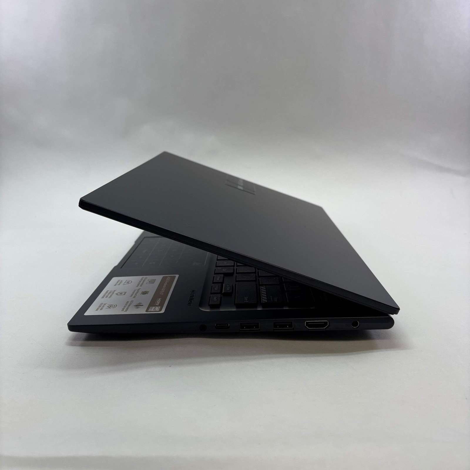 Asus Vivobook 14 X1404V 14″ i3-1315U 1.2GHz 250GB SSD