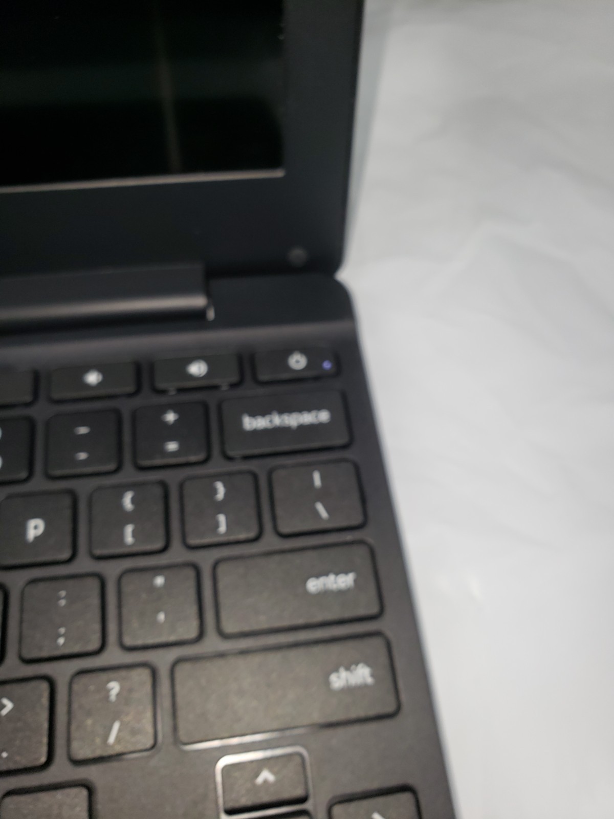 For Parts HISENSE Chromebook Model C11 Chrome OS Turns On – AS IS – NO RETURNS