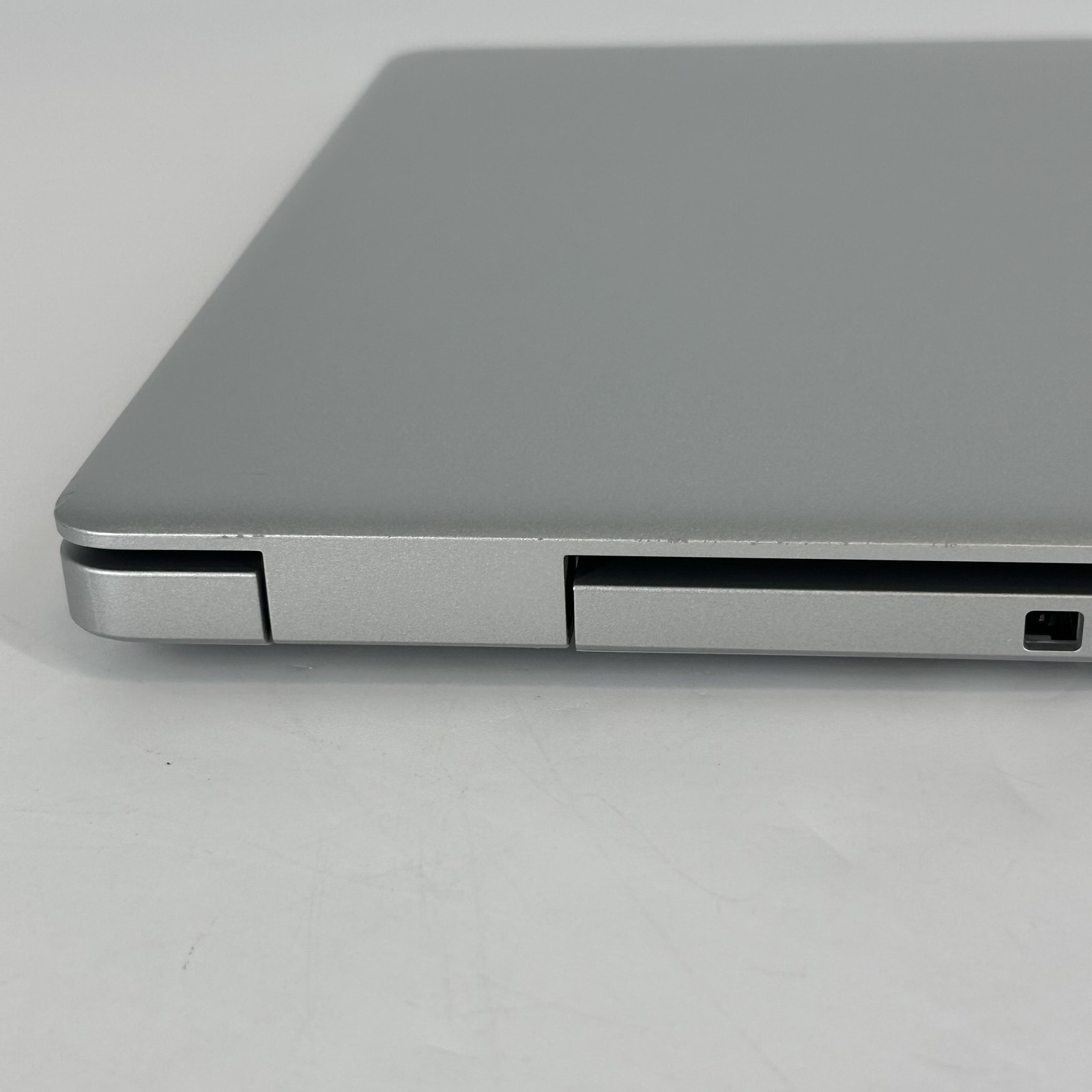 Dell Inspiron 5593 15.6 Silver FHD i7-1065G7 1.30GHz 16GB 512GB SSD Very Good