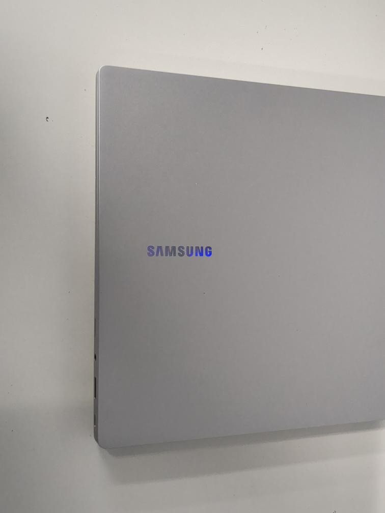 SAMSUNG NP750XGL7 150U 1.8GHz 16GB RAM 512GB SSD no charger (P18028291)