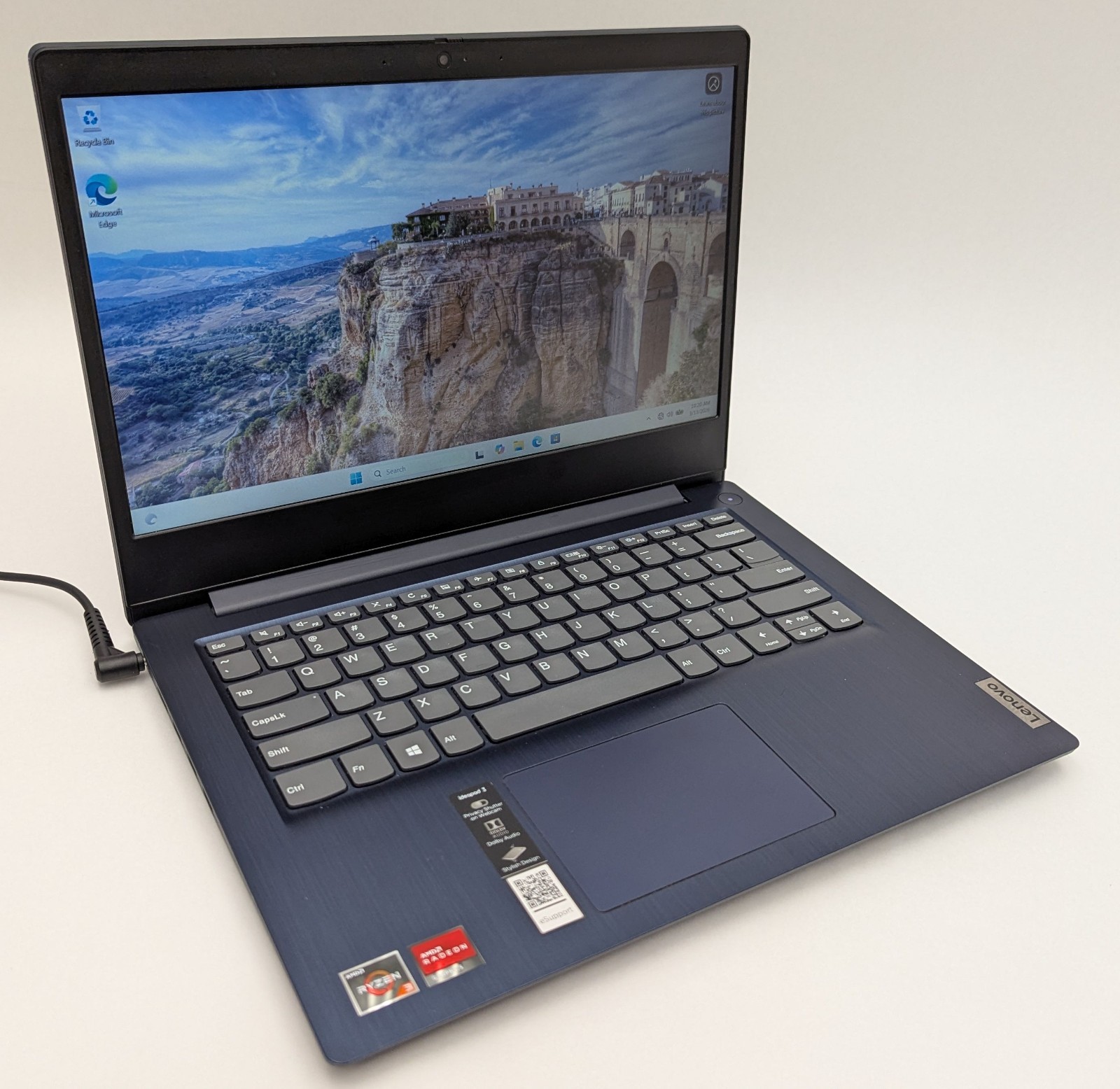 Lenovo IdeaPad 3 14ADA05 14″ Laptop Ryzen 3 3250U 8GB RAM 256GB NVMe Windows 11