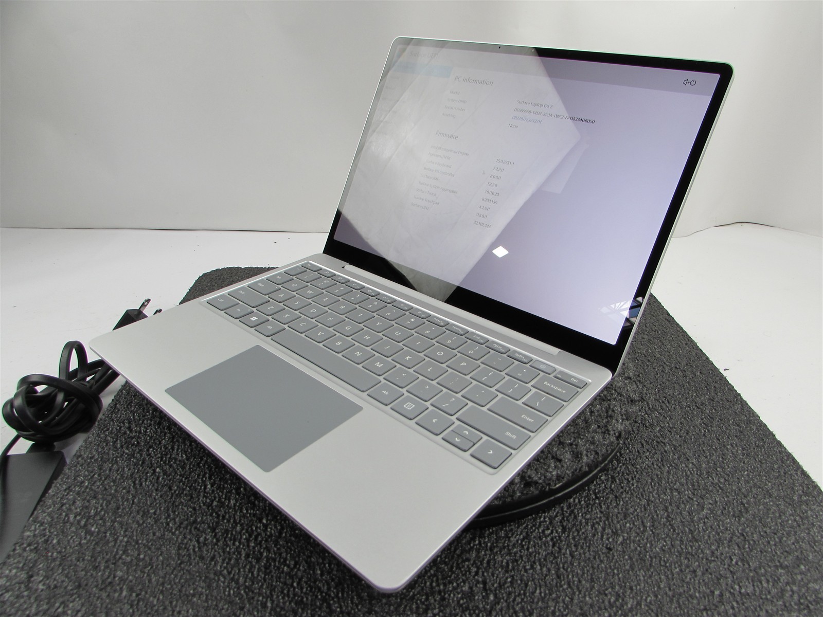 Microsoft Surface Laptop GO 2 12.4″ i5-1135G7 256GB NVMe SSD 16GB RAM Win 11