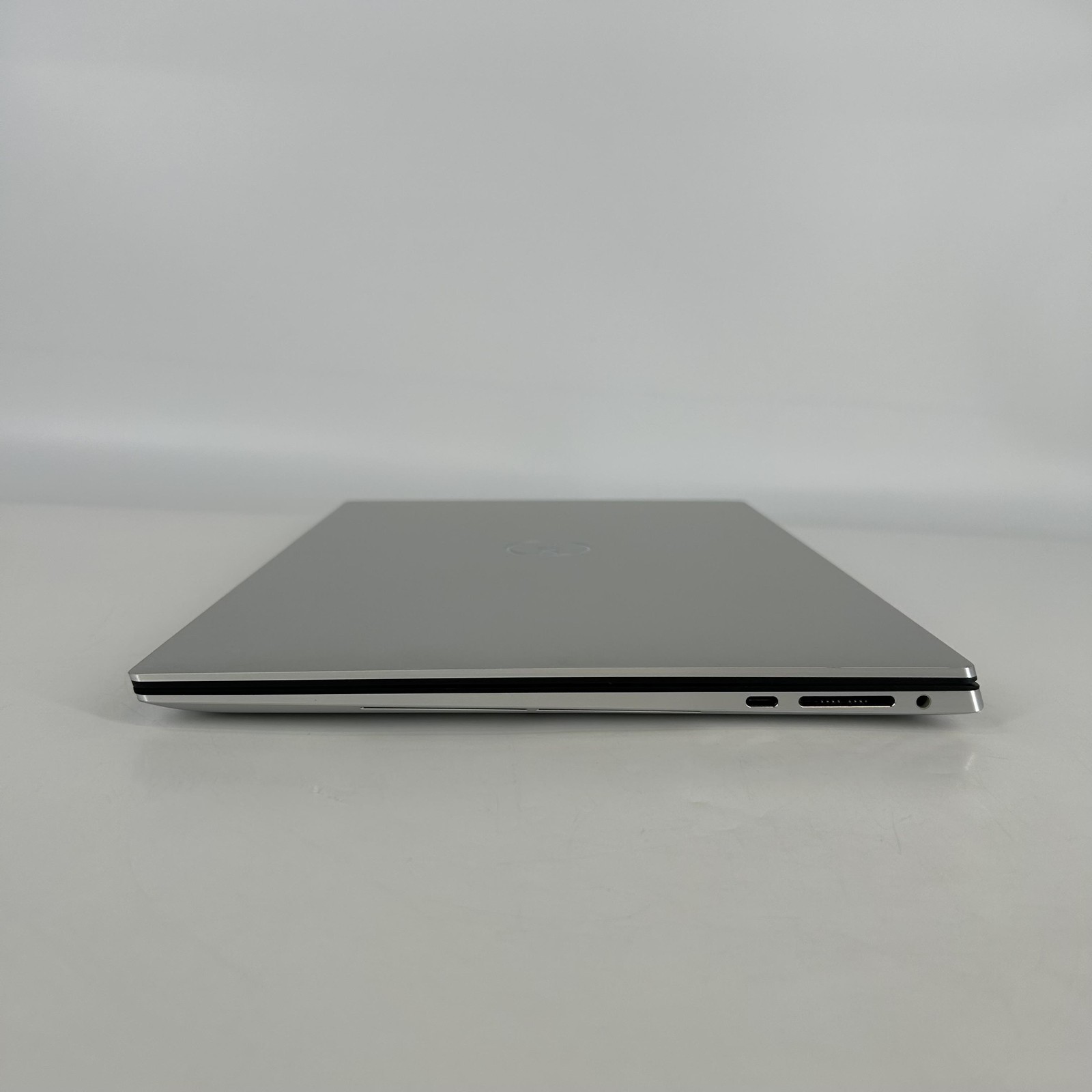 Dell XPS 15 9530 Silver 3.5K TOUCH 2.6 GHz i9-13900H 32GB 1TB RTX 4070 Excellent