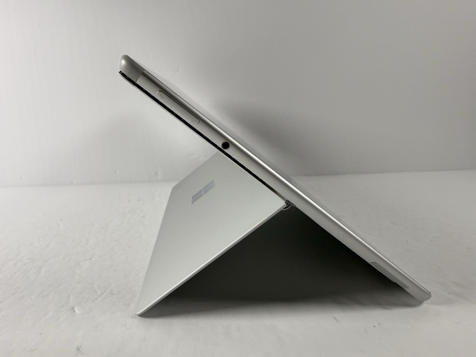 Microsoft Surface Pro 8 (1982) i5-1145G7 – 16GB RAM – 256GB 120Hz – Win 11 Pro