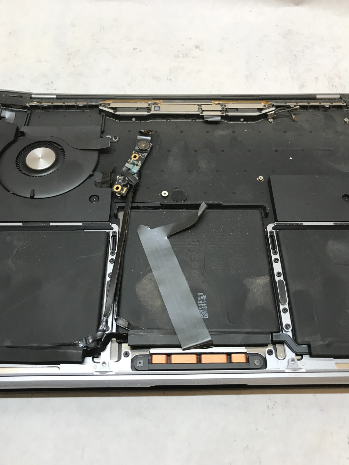 Apple MacBook Pro 2016 A1708 Chassis NO MOTHERBOARD For Parts No Battery – -DW