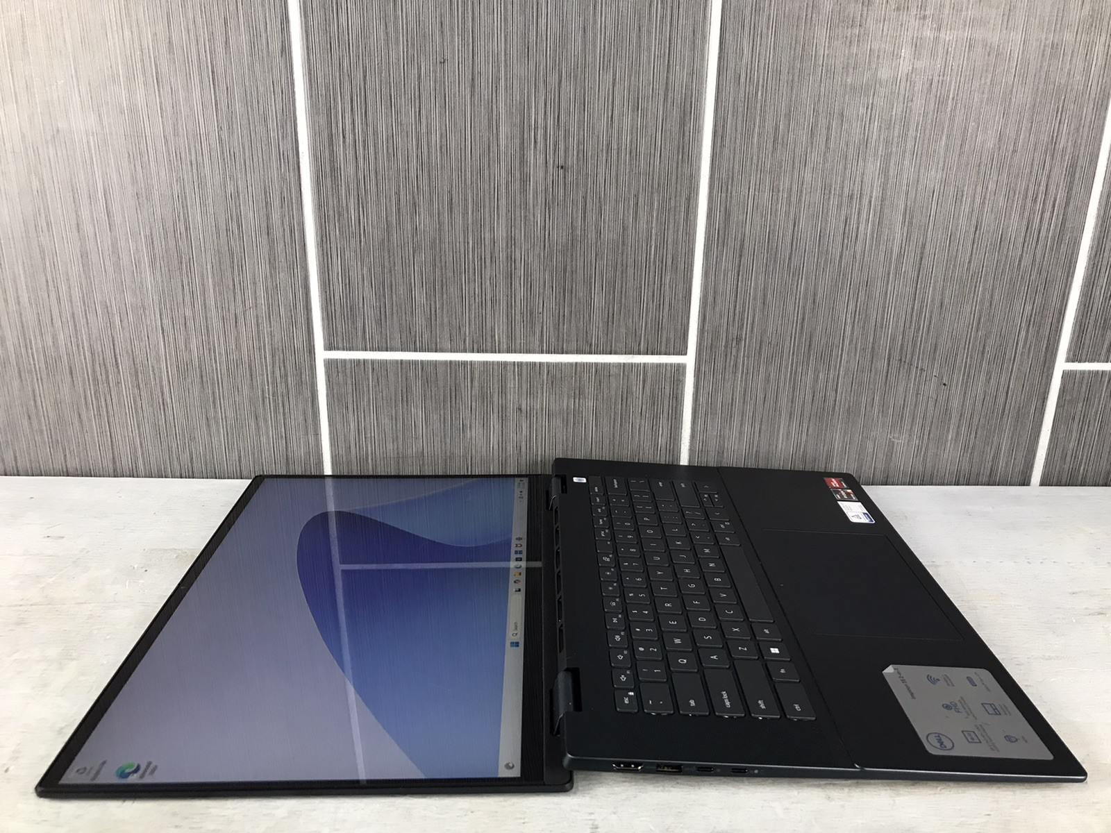Dell Inspiron 16″ 2-in-1 (P128F) Laptop AMD Ryzen 5 7530U 16GB RAM 512GB SSD