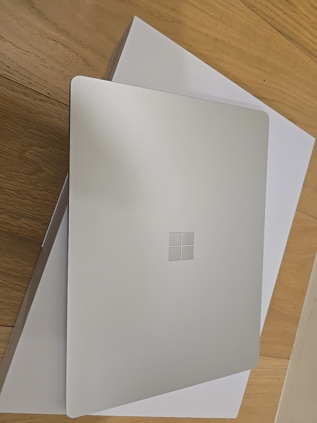 Microsoft Surface Laptop Go 12.4″ (128GB SSD, Intel Core i5 10th Gen., 3.60 GHz,