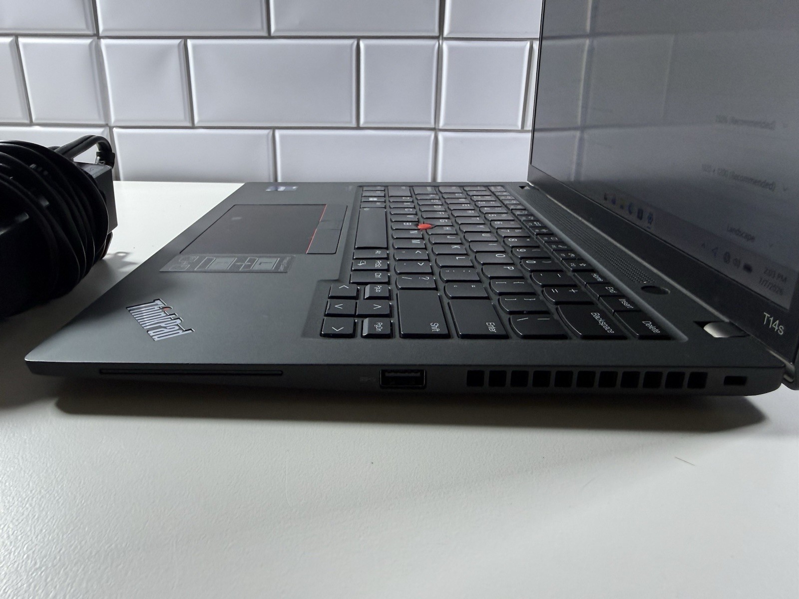 Lenovo ThinkPad T14s Gen 3 14″ i7-1270p 32GB 256GB Win 11 Pro Touchscreen