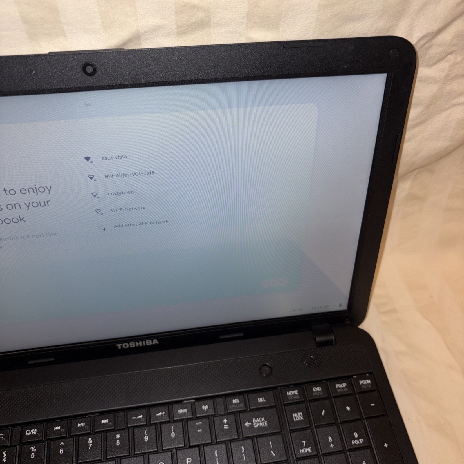 tosiba satellite c855-s5233 15.6″ Notebook – Celeron 1.70 Ghz, 16 GB, 240 GB