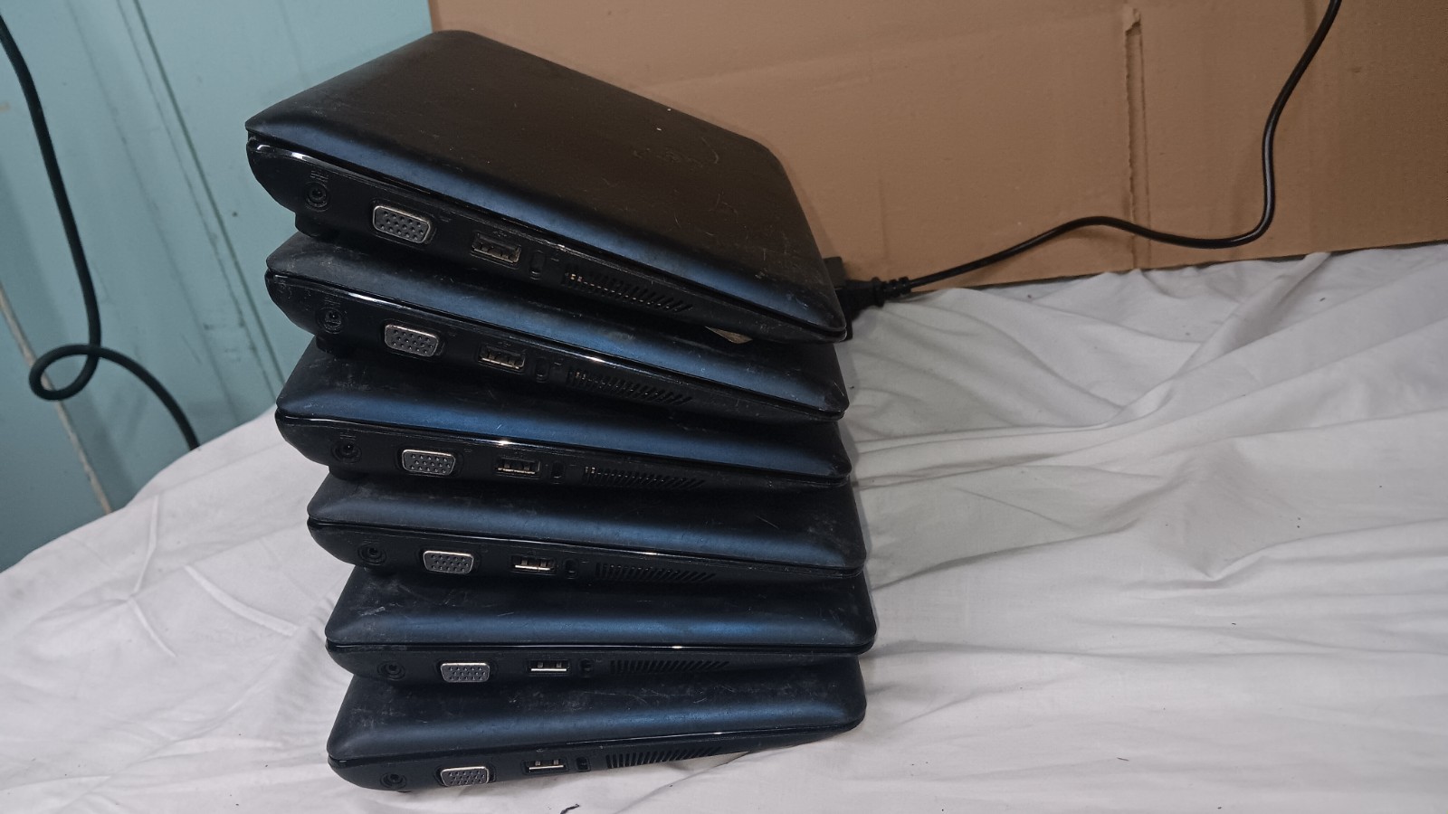 Lot of 6 ASUS EEe PC Mini Netbooks Laptops Intel Atom 1.6 GHz 160 GB HD Linux OS