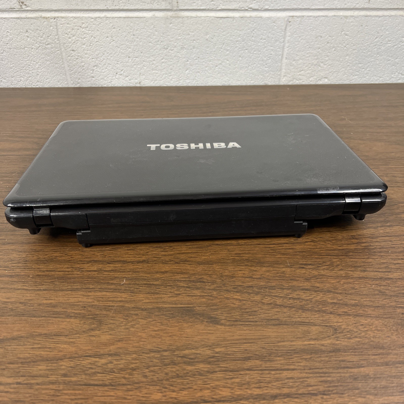 Toshiba Satellite A665 15″ Laptop Intel Core i3 M370 – BOOTS TO BIOS